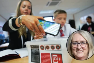 England Schools Phone Ban Plan Moves Forward 2026
