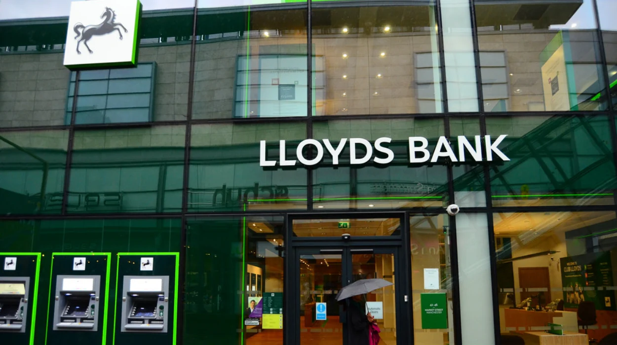 Annabel Yates Lloyds Cheque Deposit Explained Step-by-Step