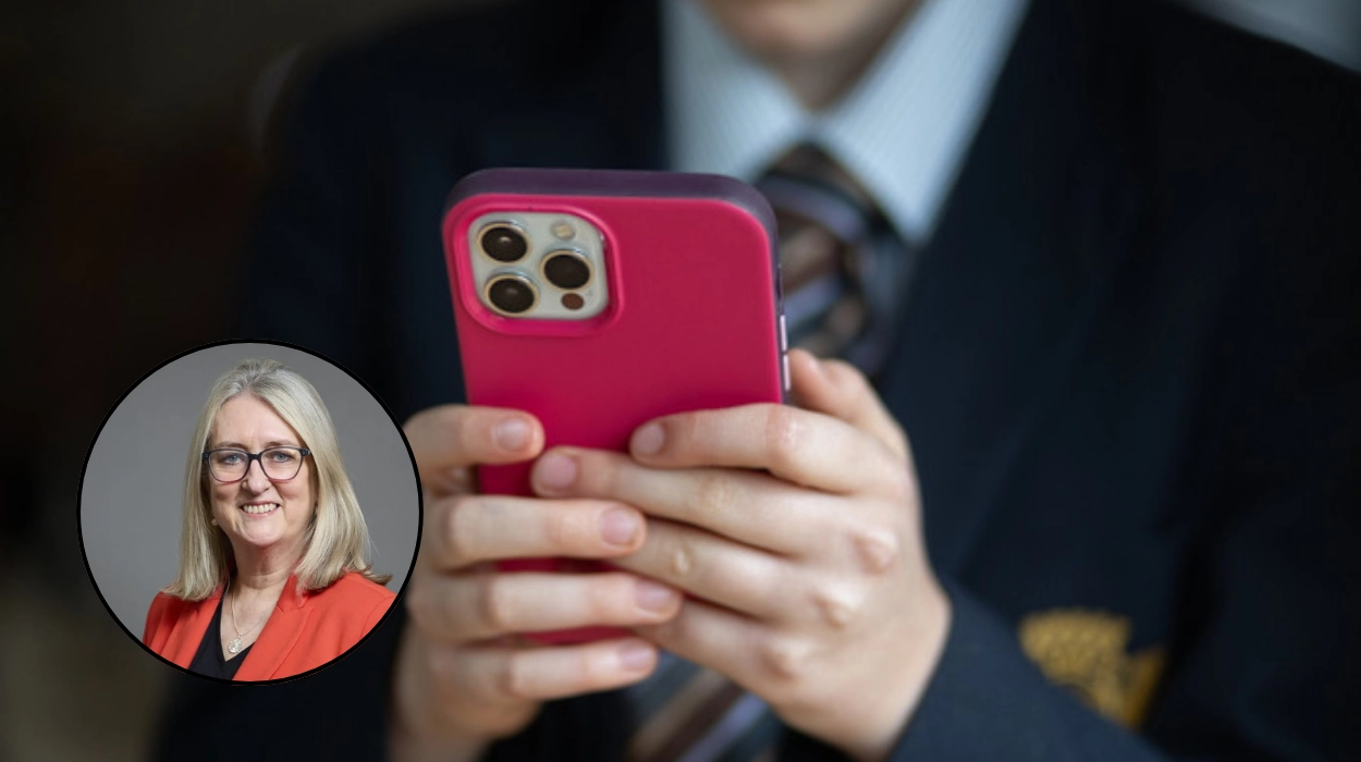 UK Government Bans Smartphones in English Schools 2026